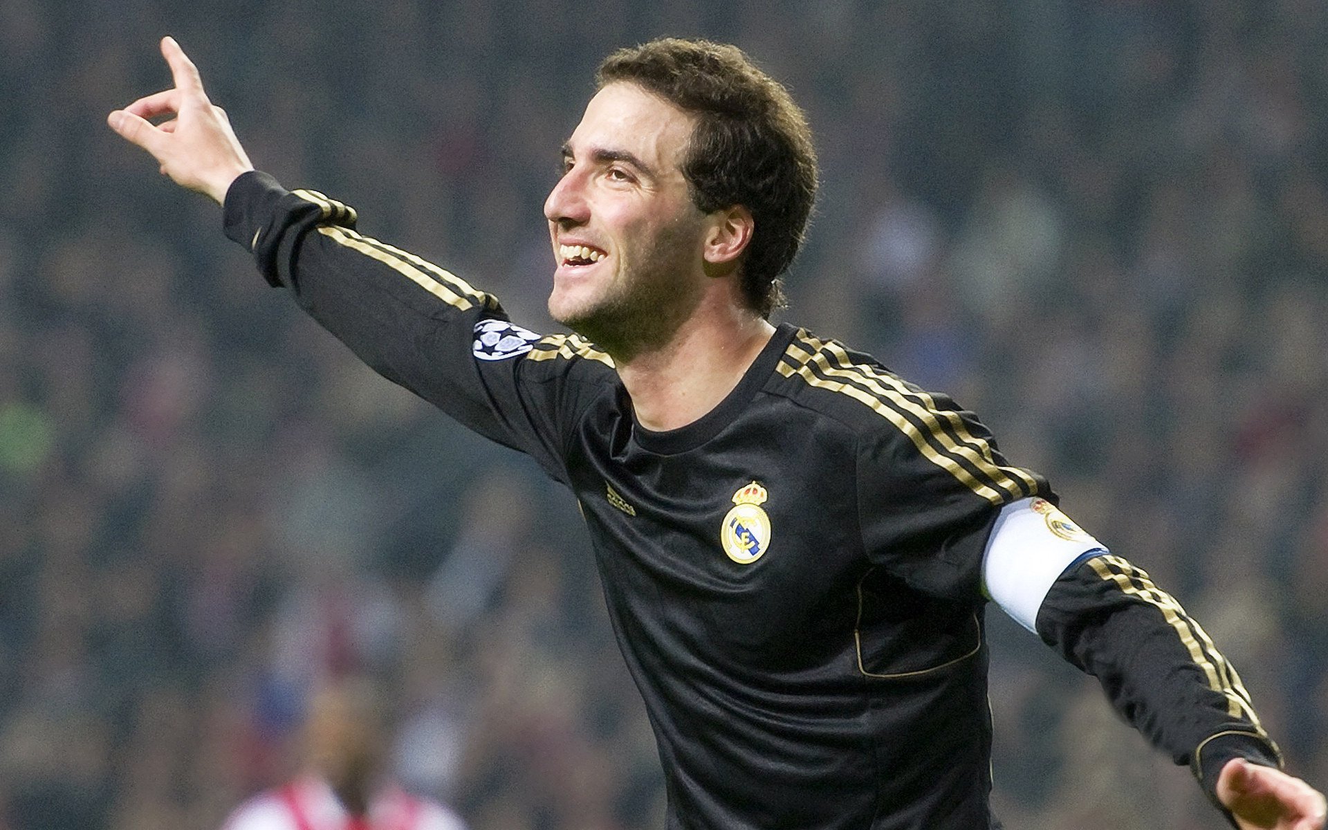 丹·卡特的领导力与球场表现，巩固了全黑队的核心地位，卡特丹宁斯